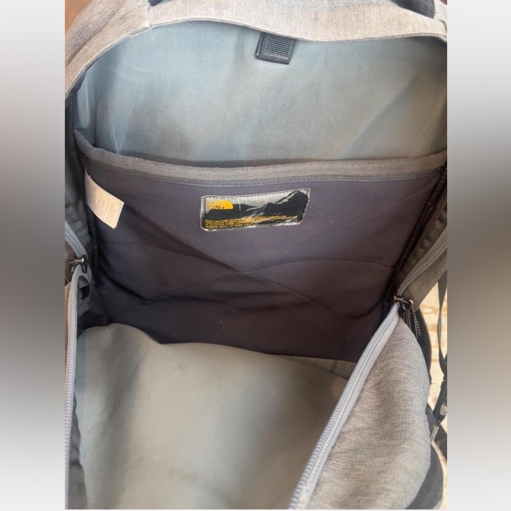 Grey and black The North Face backpack - Picture 5 of 8